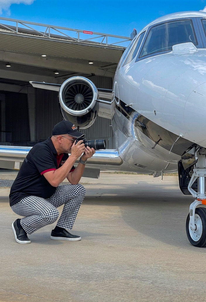 Mark LT Pro photographing the front landing gear of a business jet